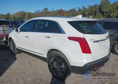 2017 Cadillac Xt5 Premium Luxury z USA, uszkodzony, nr VIN 1GYKNCRS1HZ135053